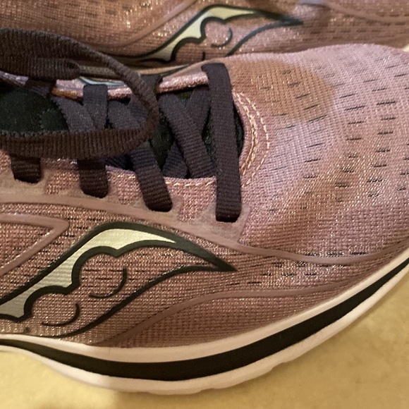 saucony form fit 4 size 7 barely used (worn 3 times to run errands) - Picture 8 of 8